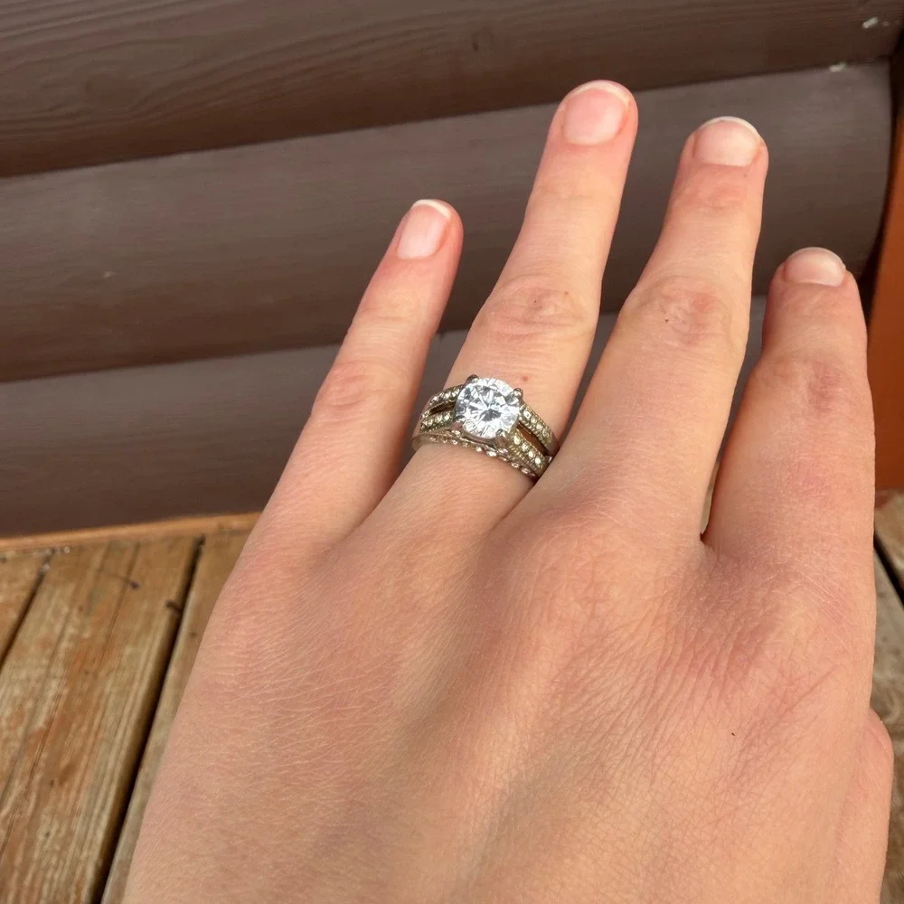 Round Cut Faux Diamond Engagement Ring Womens Sz 7 Silver Tone Pave Band Costume
